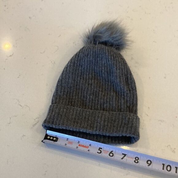 New with Tags, Saks Fifth Avenue Green Pom Pom Beanie Thick Ribbed Warm - Picture 4 of 7